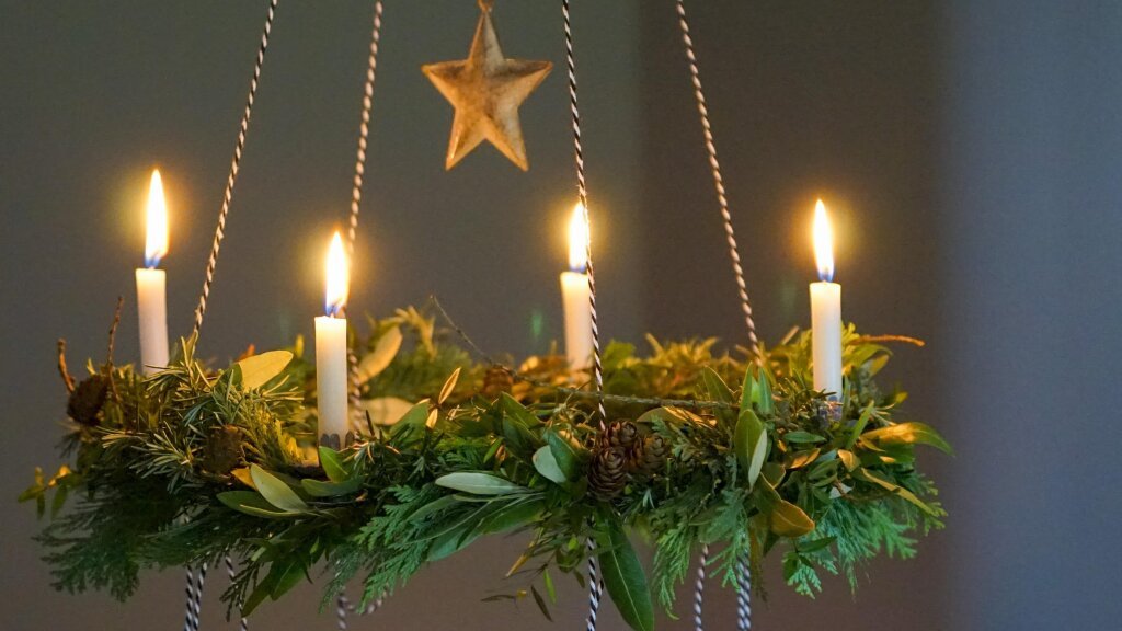 Adventskranz aus Kräutern basteln
