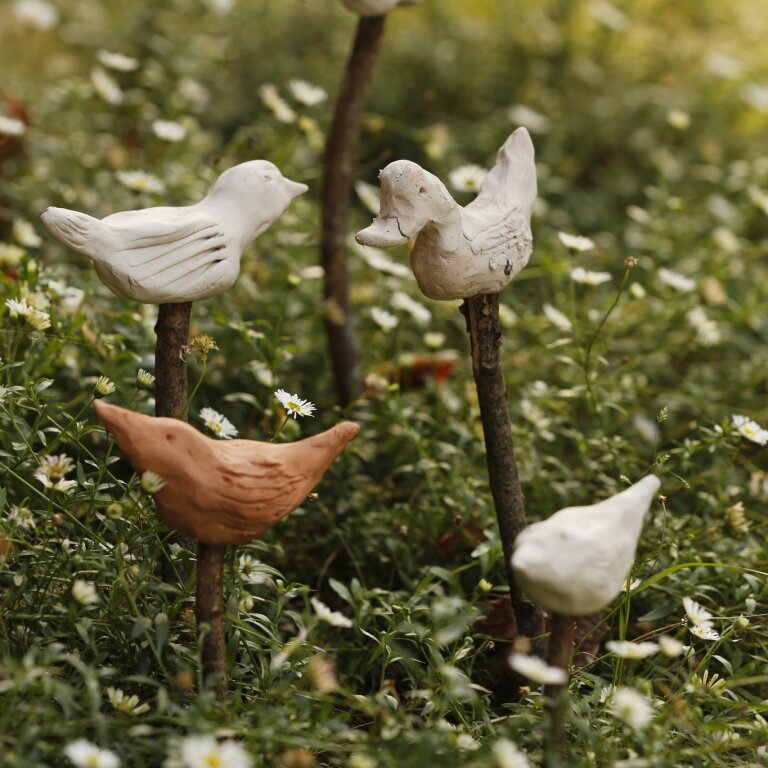 Kleine Vogelfiguren aus Ton