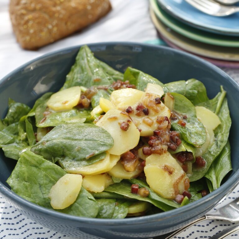 Spinatsalat mit Speck und Kartoffeln