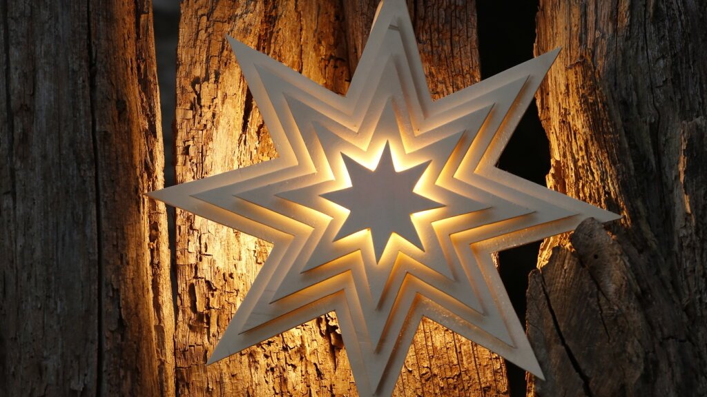 Strahlender Stern aus Sperrholz