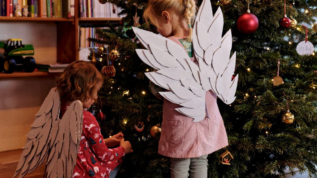 Engelsflügel Engel Pappe Papier basteln dreidimensional Winter Weihnachten Flügel