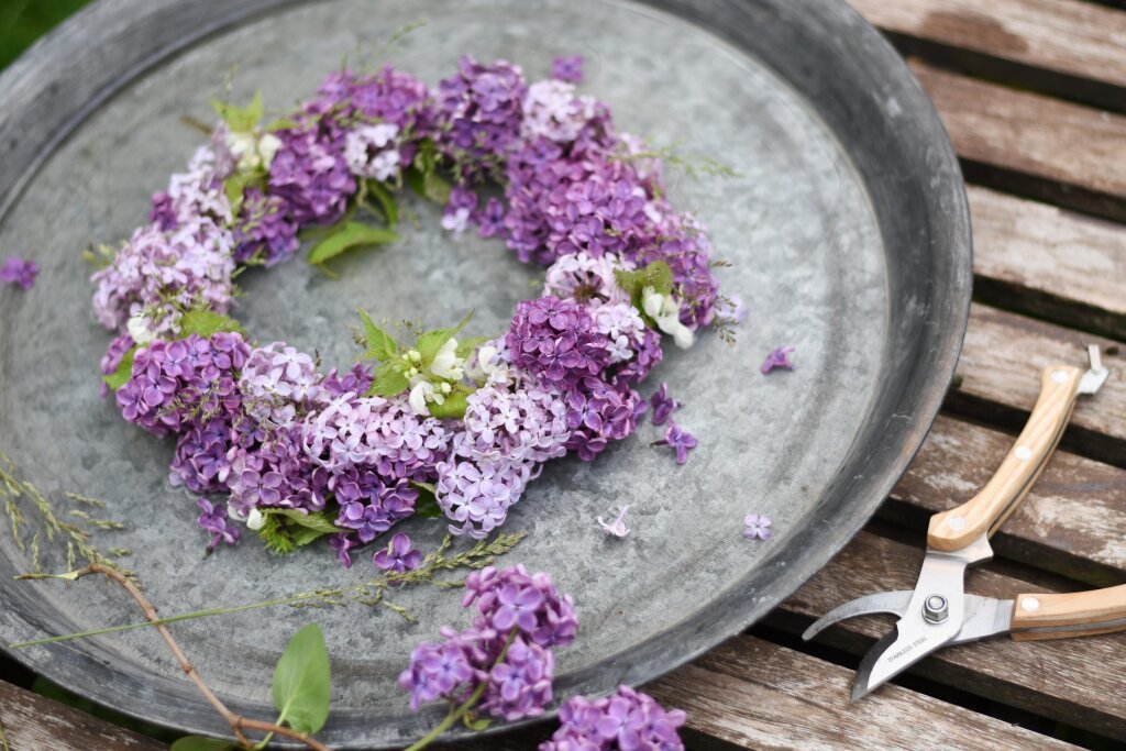 So hlt Flieder in der Vase | Landlust